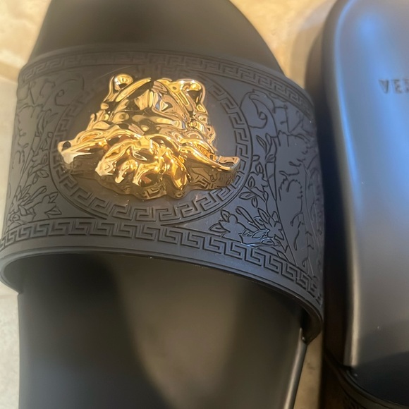 NIB Authentic Versace shoes pool slides black gold 3 D Medusa European 40- US 9 - Picture 3 of 16